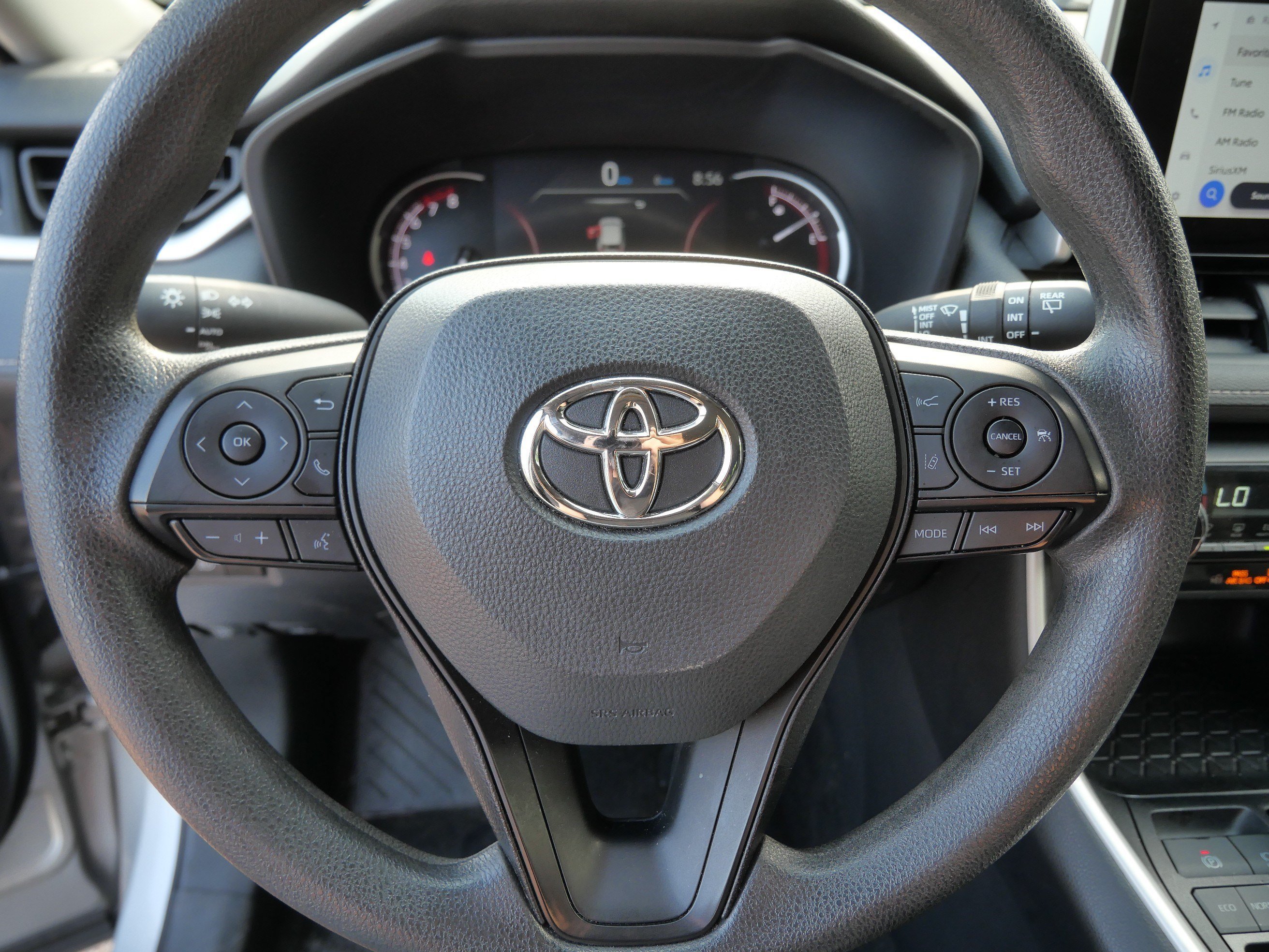 2024 Toyota RAV4 XLE - Photo 25