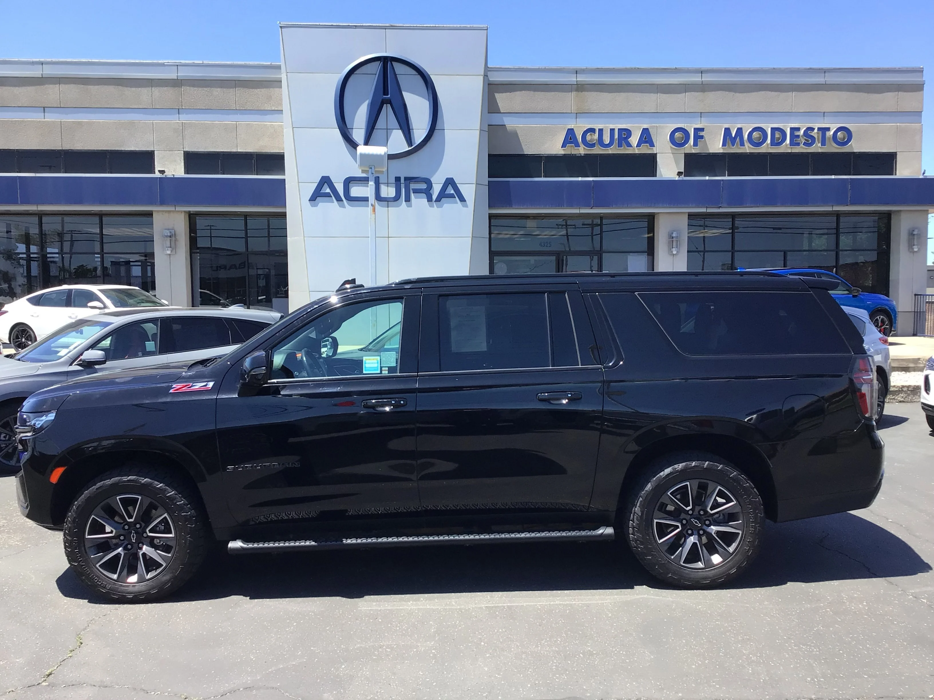 2021 Chevrolet Suburban 4WD 1500 Z71's photo
