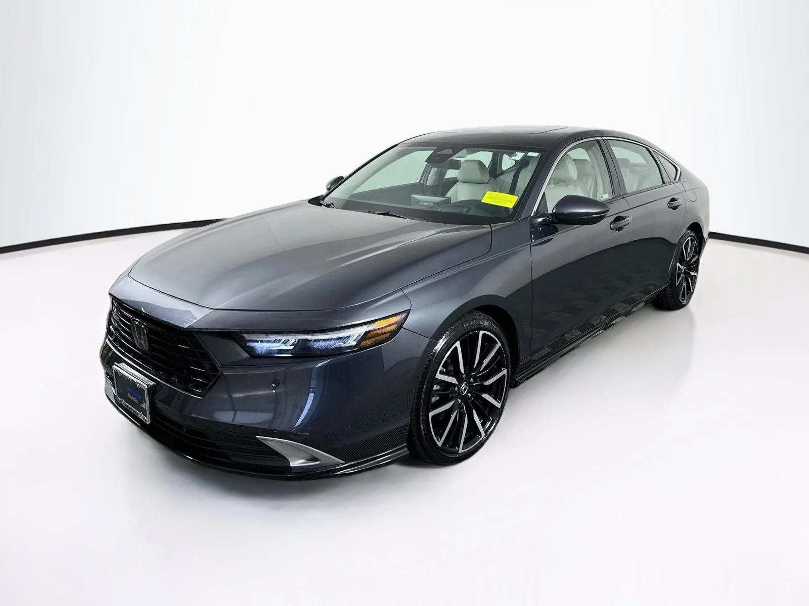 Used 2024 Gray Honda Touring image 3