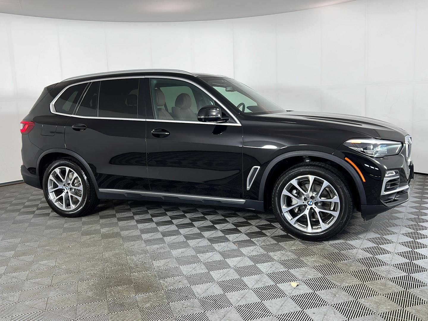 Used 2020 Jet Black BMW xDrive40i image 3