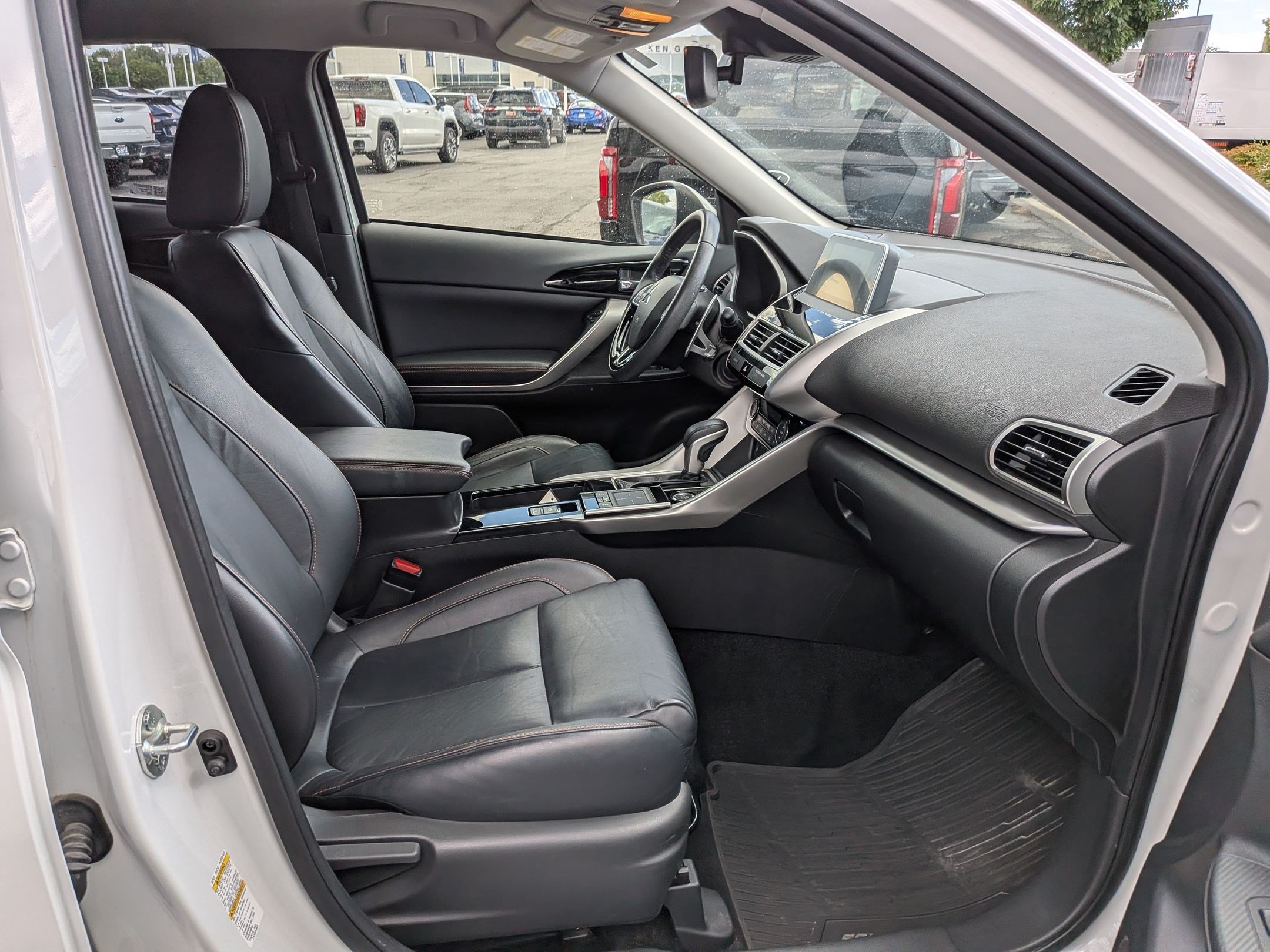 Used 2019 White Mitsubishi SE image 31