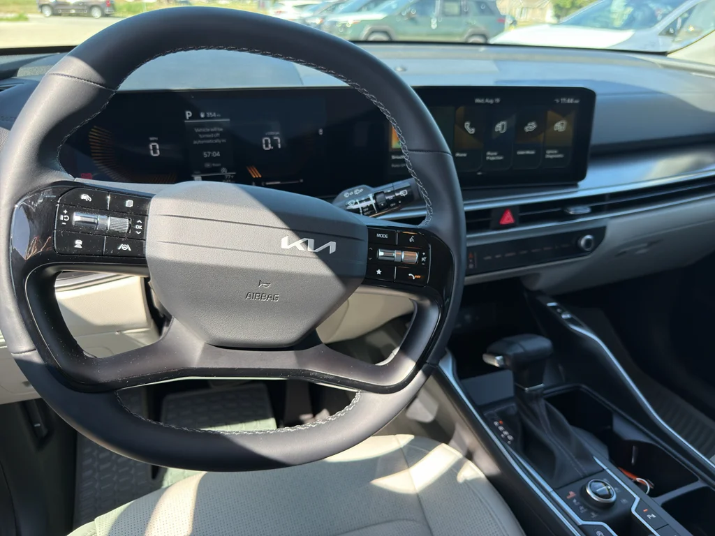 Used 2026 WHITE Kia S image 30