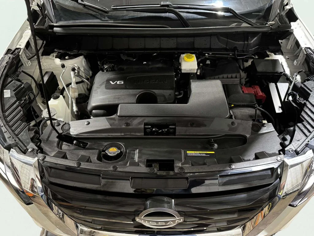 Certified Used 2024 Pearl White Tricoat Nissan Platinum image 28