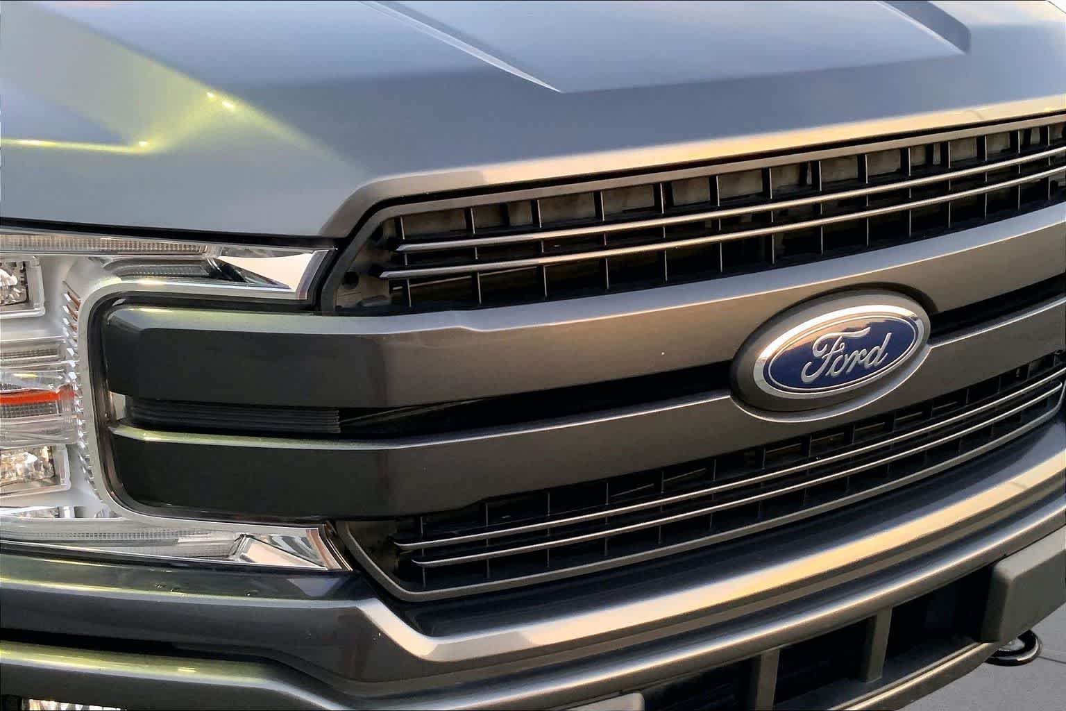 Used 2018 Magnetic Ford LARIAT image 29