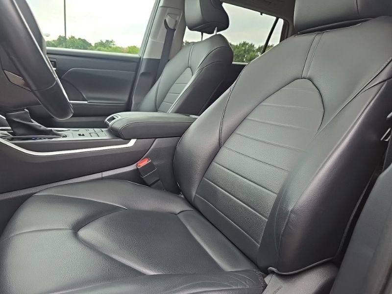 Used 2020 Red Toyota XLE image 23