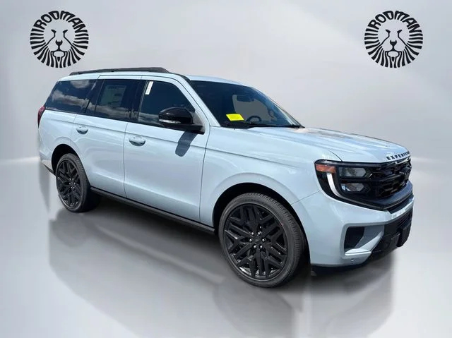 New 2026 Glacier Gray Metallic Tri-Coat Ford Platinum® image 3
