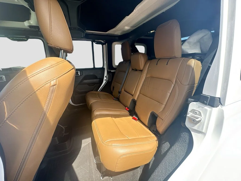 Used 2023 White Jeep Sahara image 27