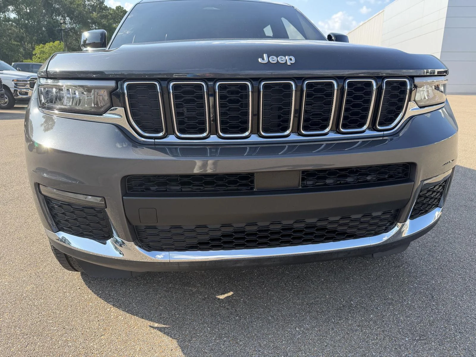 Used 2025 Baltic Gray Metallic Clearcoat Jeep Limited image 24