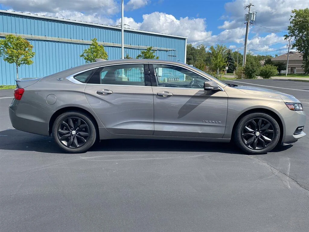 Used 2019 Pepperdust Metallic Chevrolet LT image 11