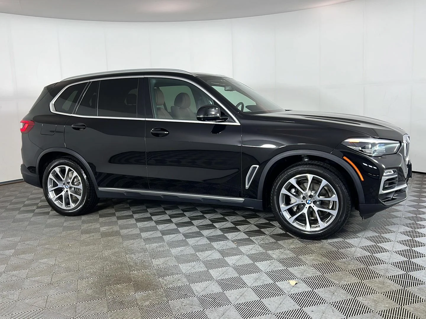 Used 2020 Jet Black BMW xDrive40i image 3
