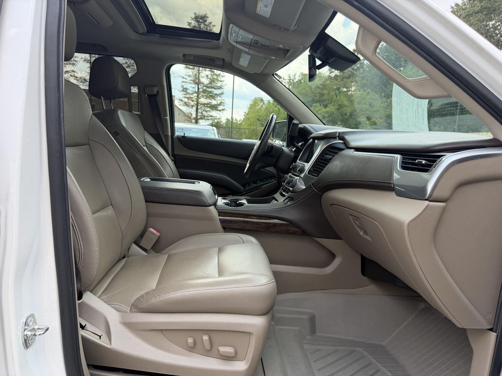 Used 2020 Iridescent Pearl Tricoat Chevrolet LT image 32