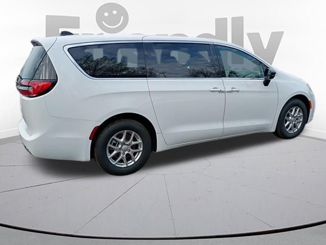 New 2026 Bright White Clear-Coat Exterior Paint Chrysler Select image 6