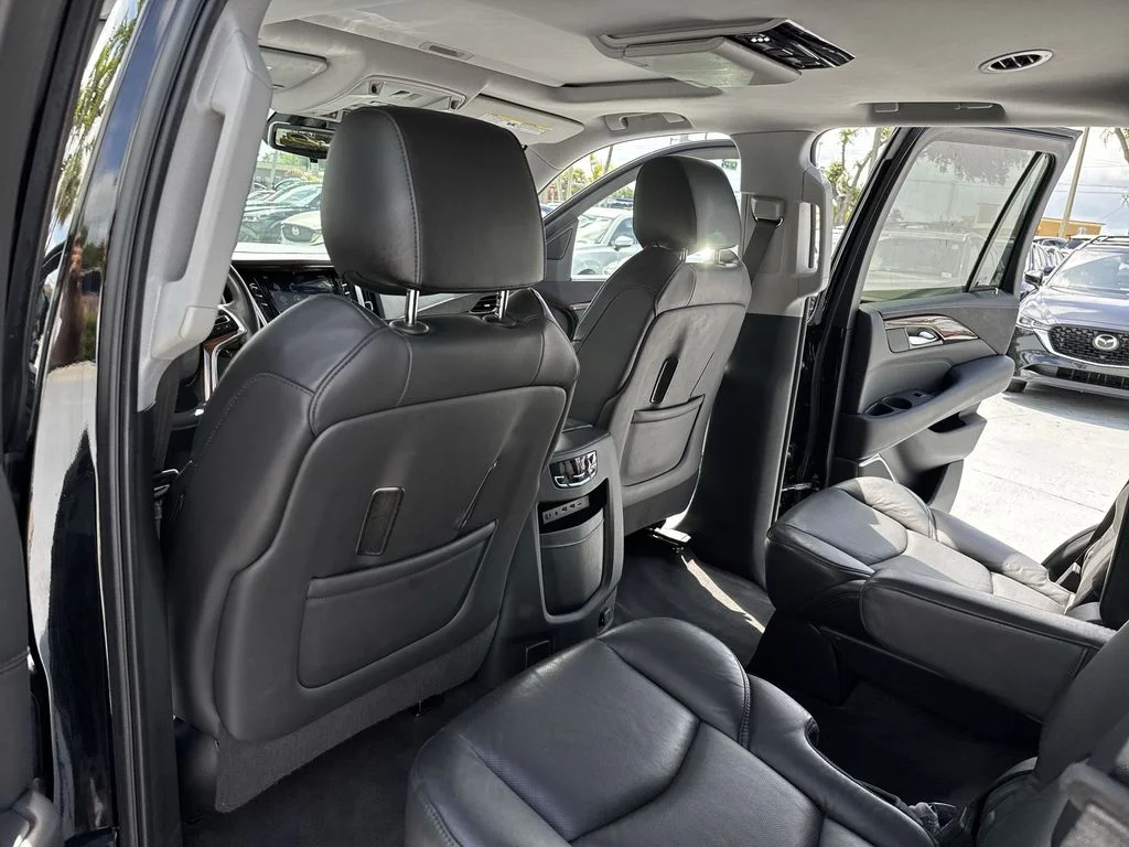 Used 2020 Black Raven Cadillac Luxury image 34