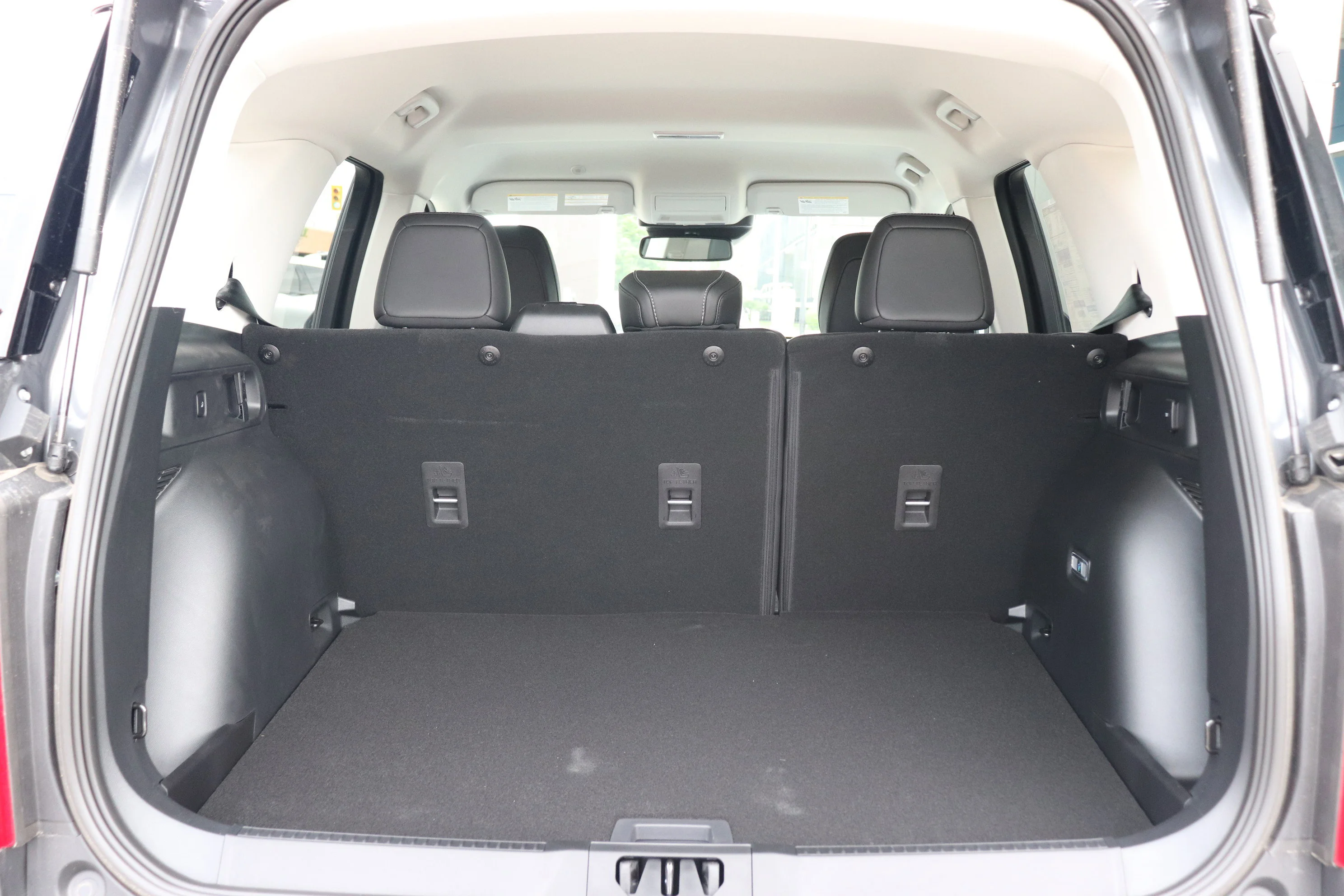 New 2026 CARBONIZED GREY Ford Outer Banks image 6