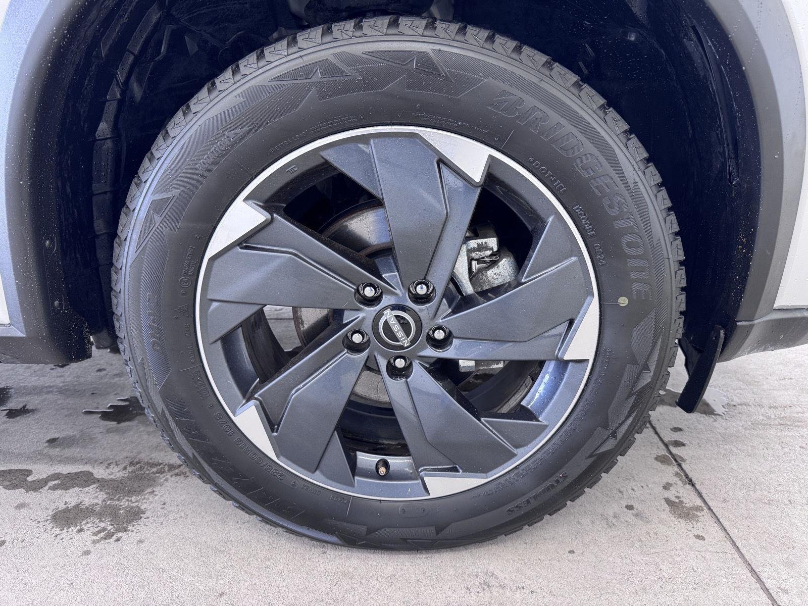 2024 Nissan Rogue SV - Photo 14
