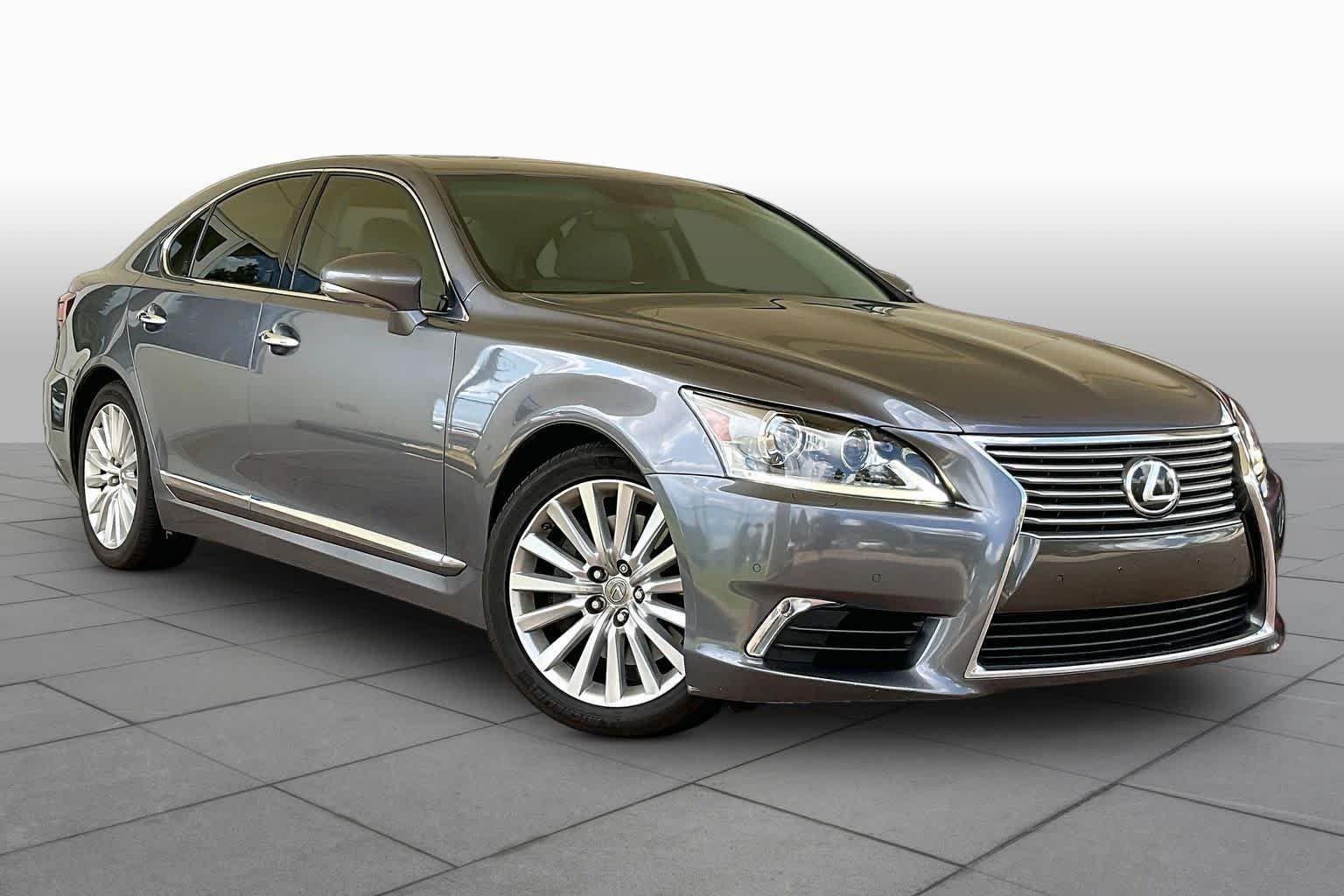 Used 2017 Nebula Gray Pearl Lexus  image 3