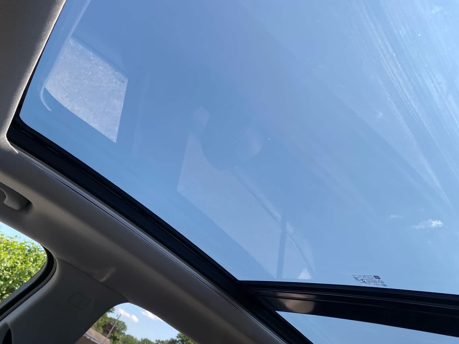 Used 2022 Iridescent Pearl Tricoat Chevrolet Premier image 29