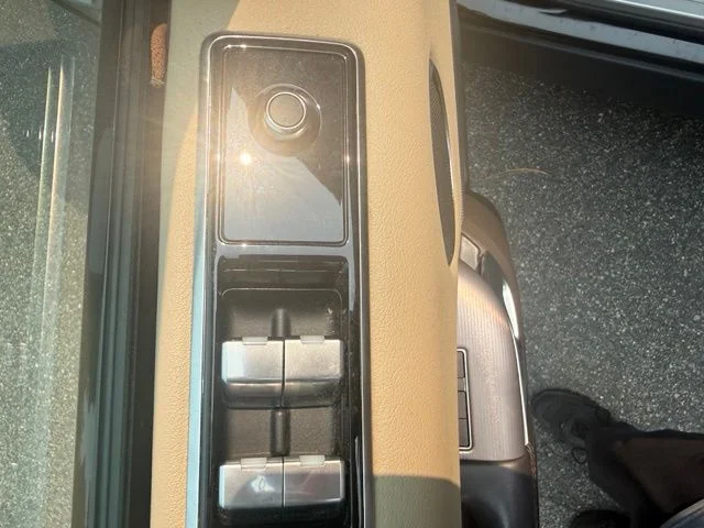 Used 2020 Black Land Rover HSE image 25