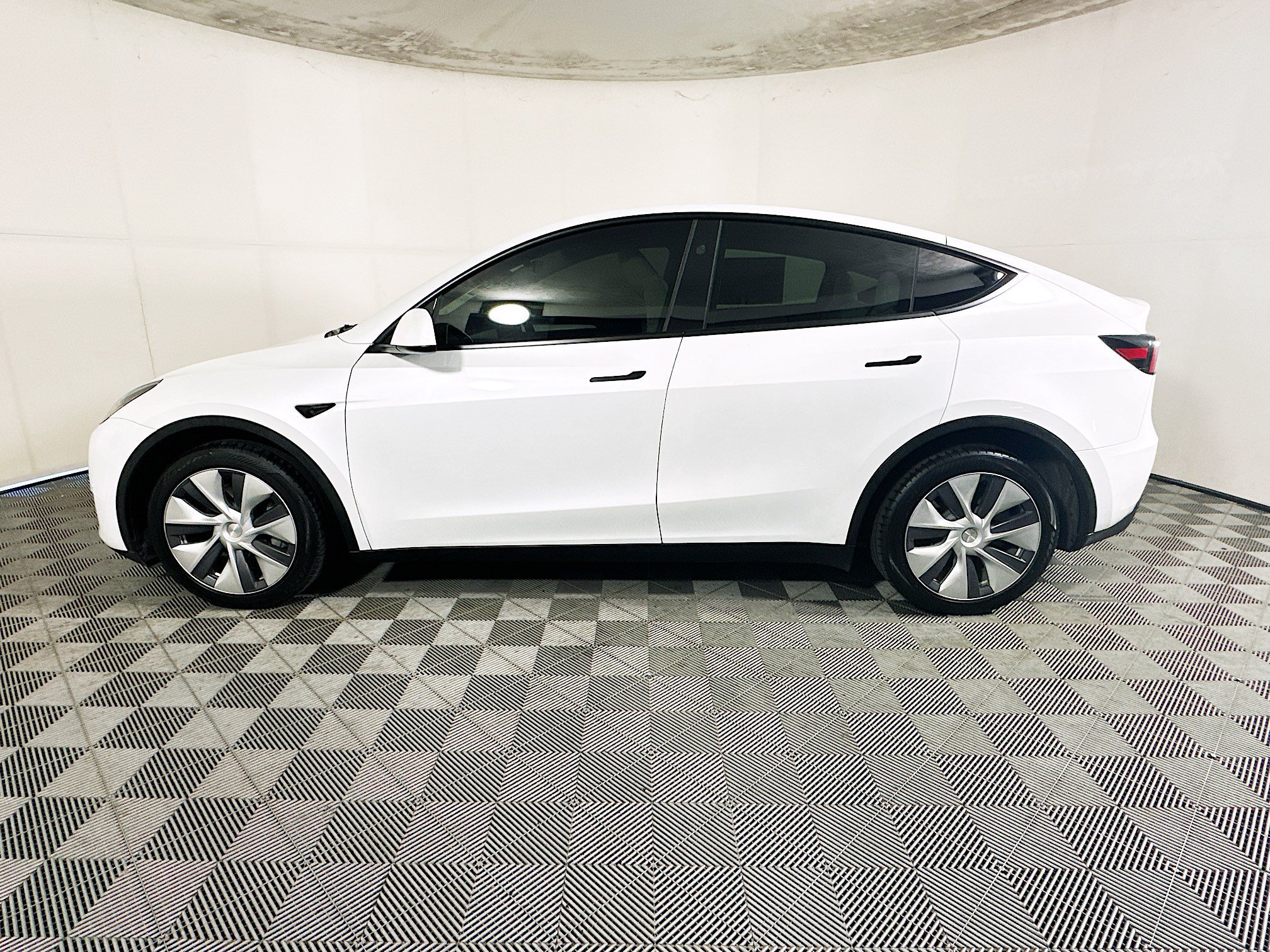 Used 2024 White Tesla Long Range image 6
