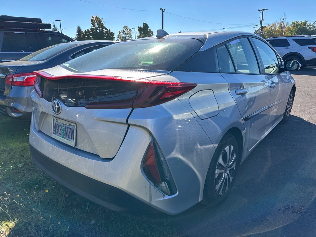 Used 2022 Classic Silver Metallic Toyota LE image 4