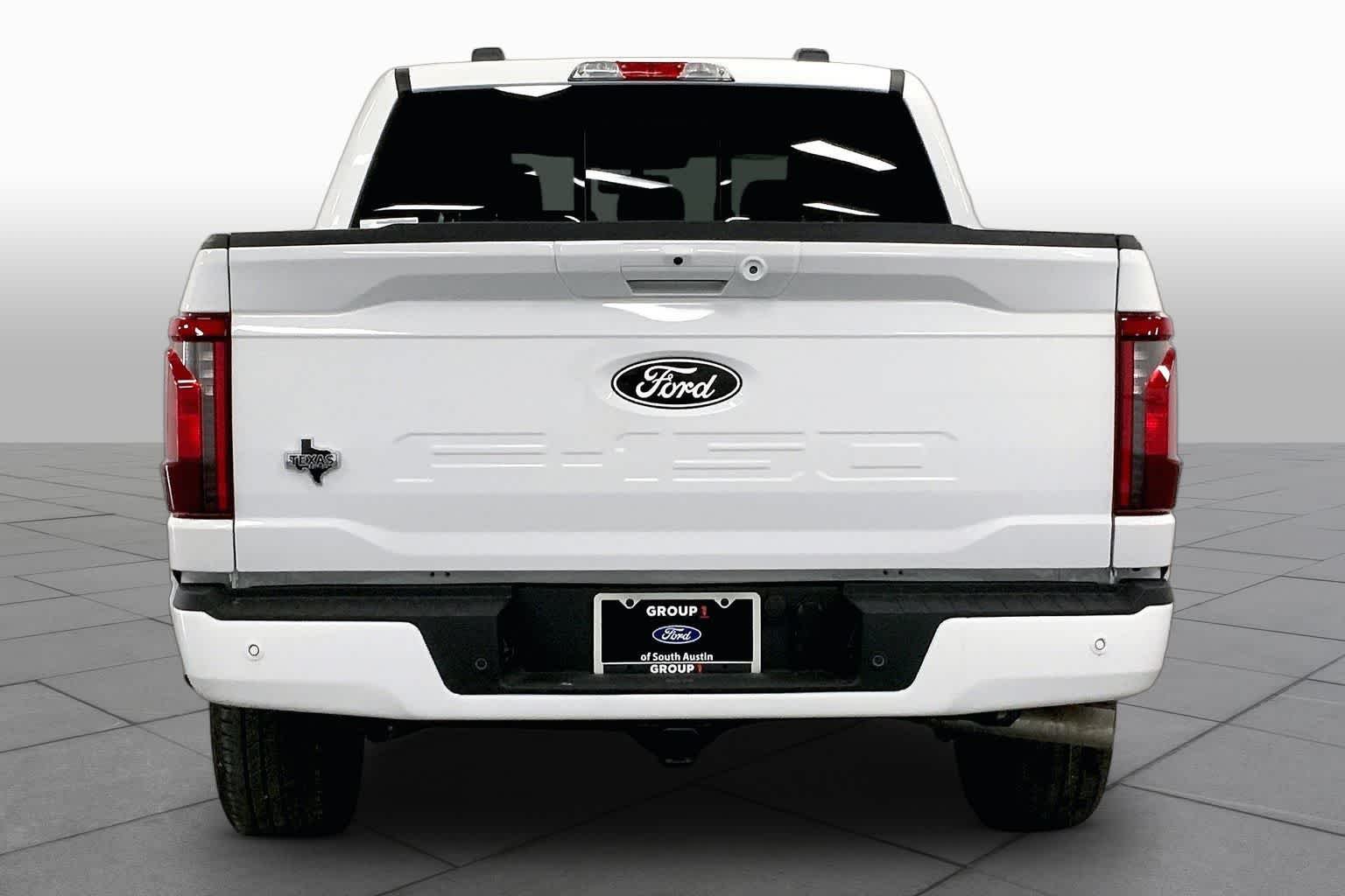 New 2026 Oxford White Ford XLT image 4