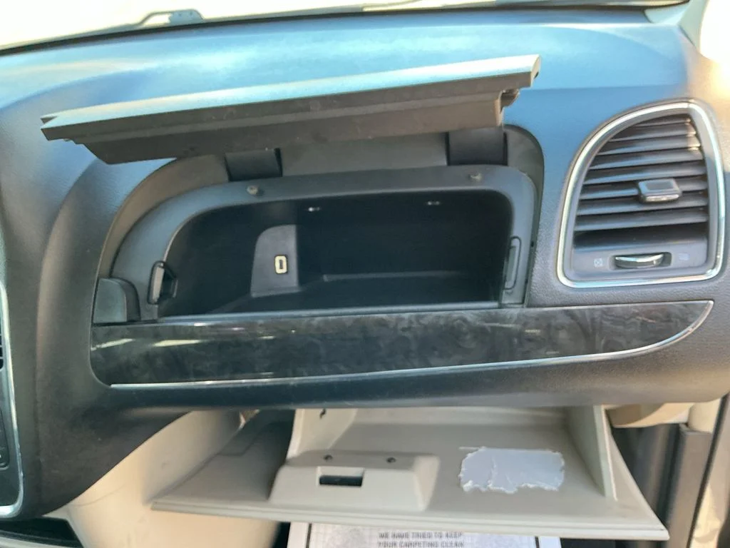 Used 2016 Silver Chrysler Touring image 27