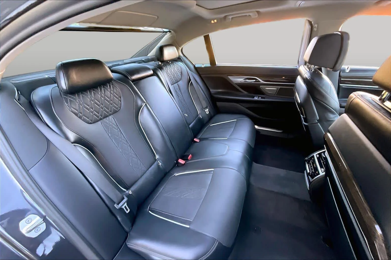 Used 2022 Dark Graphite Metallic BMW 750i xDrive image 19