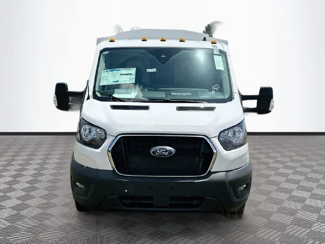 New 2025 Oxford White Ford Base image 2
