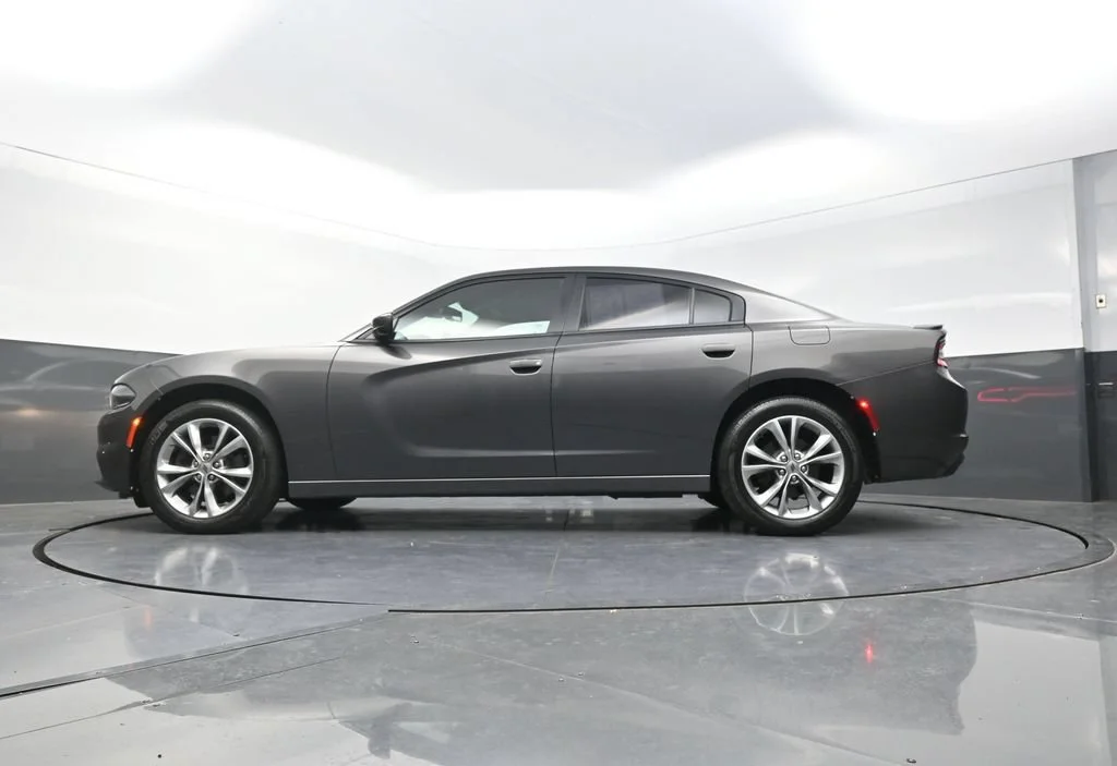 Used 2020 Gray Dodge SXT image 27