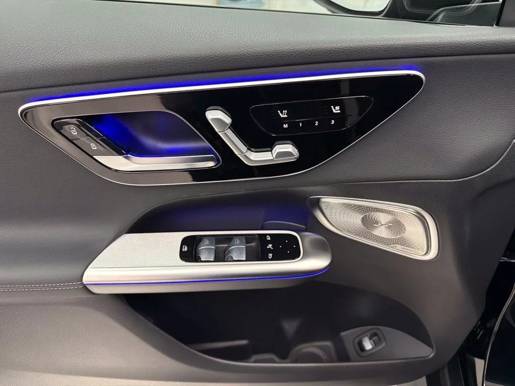 New 2027 Black Mercedes-Benz GLC 300 image 19