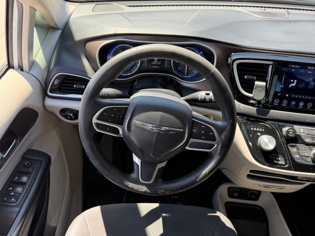Used 2019 White Chrysler Touring Plus image 10