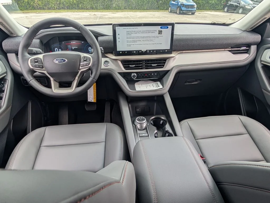 New 2026 Star White Metallic Tri-Coat Ford Active image 10