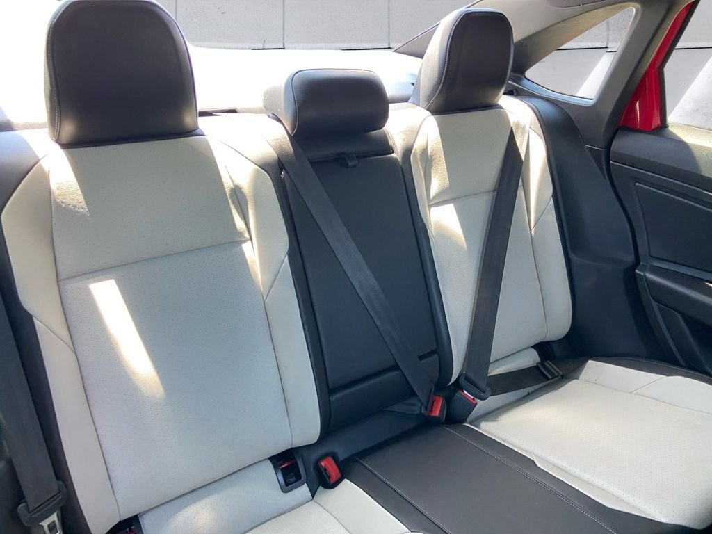 Used 2019  Volkswagen R-Line image 14