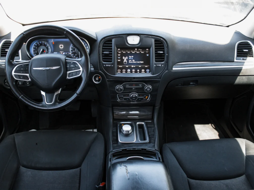 Used 2018 Gloss Black Chrysler Touring image 23