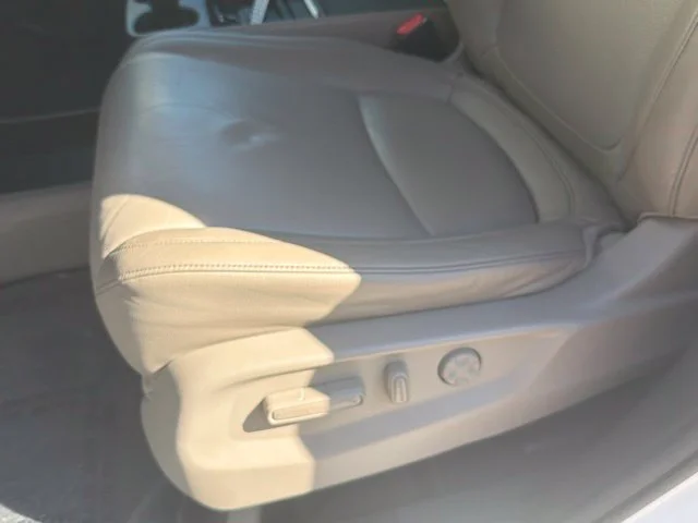 Used 2024 White Honda EX-L image 19