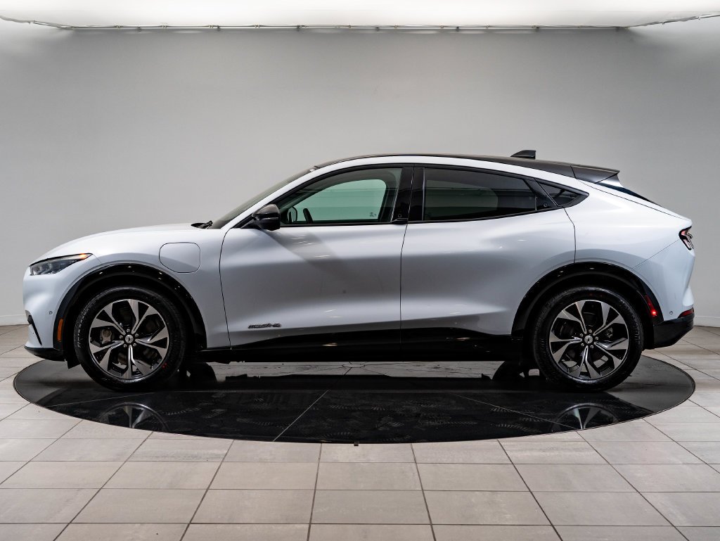 Used 2022 Space White Metallic Ford Premium image 5
