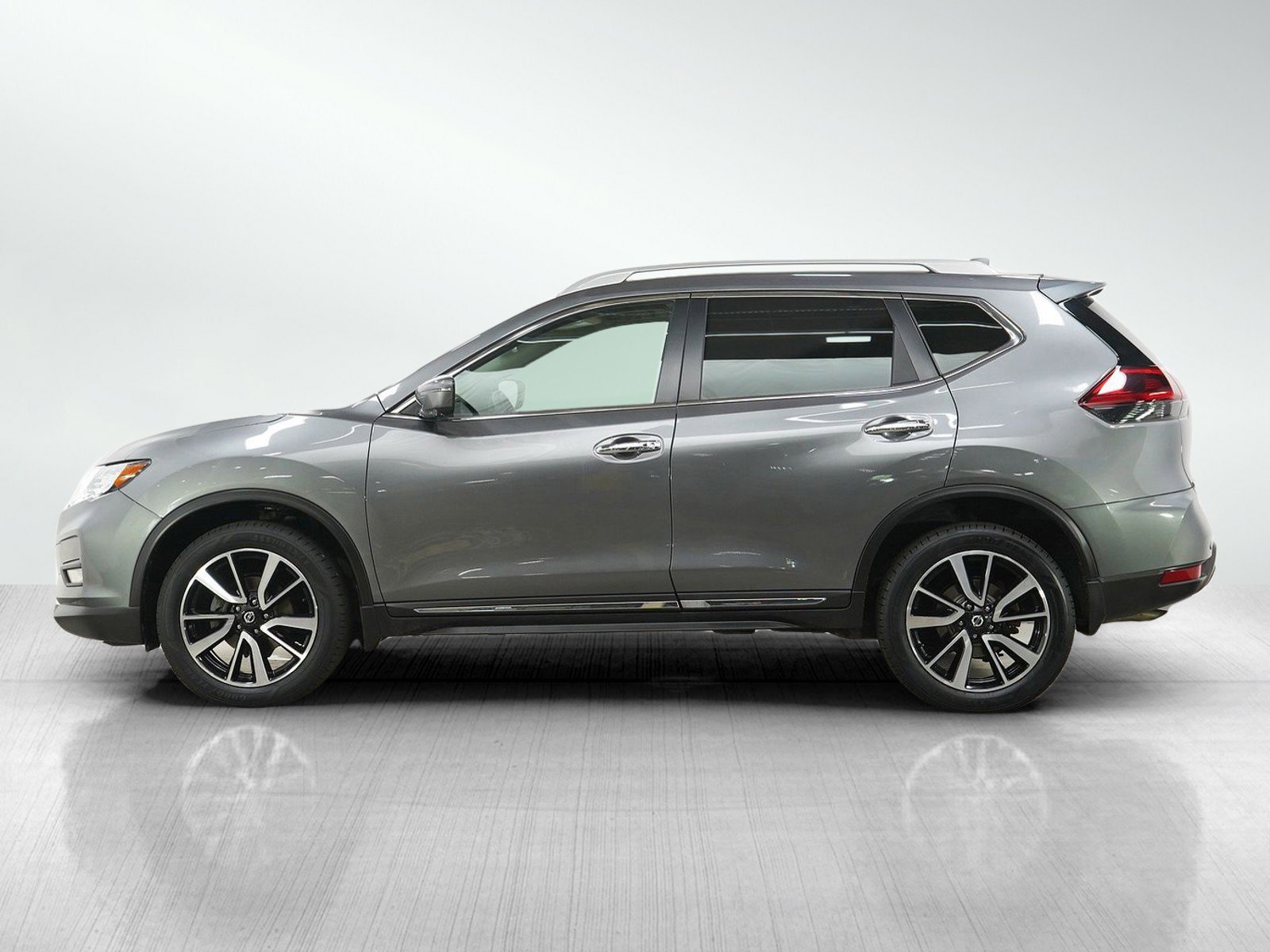 Used 2020 Nissan Rogue SL with VIN 5N1AT2MV4LC777731 for sale in Burnsville, Minnesota