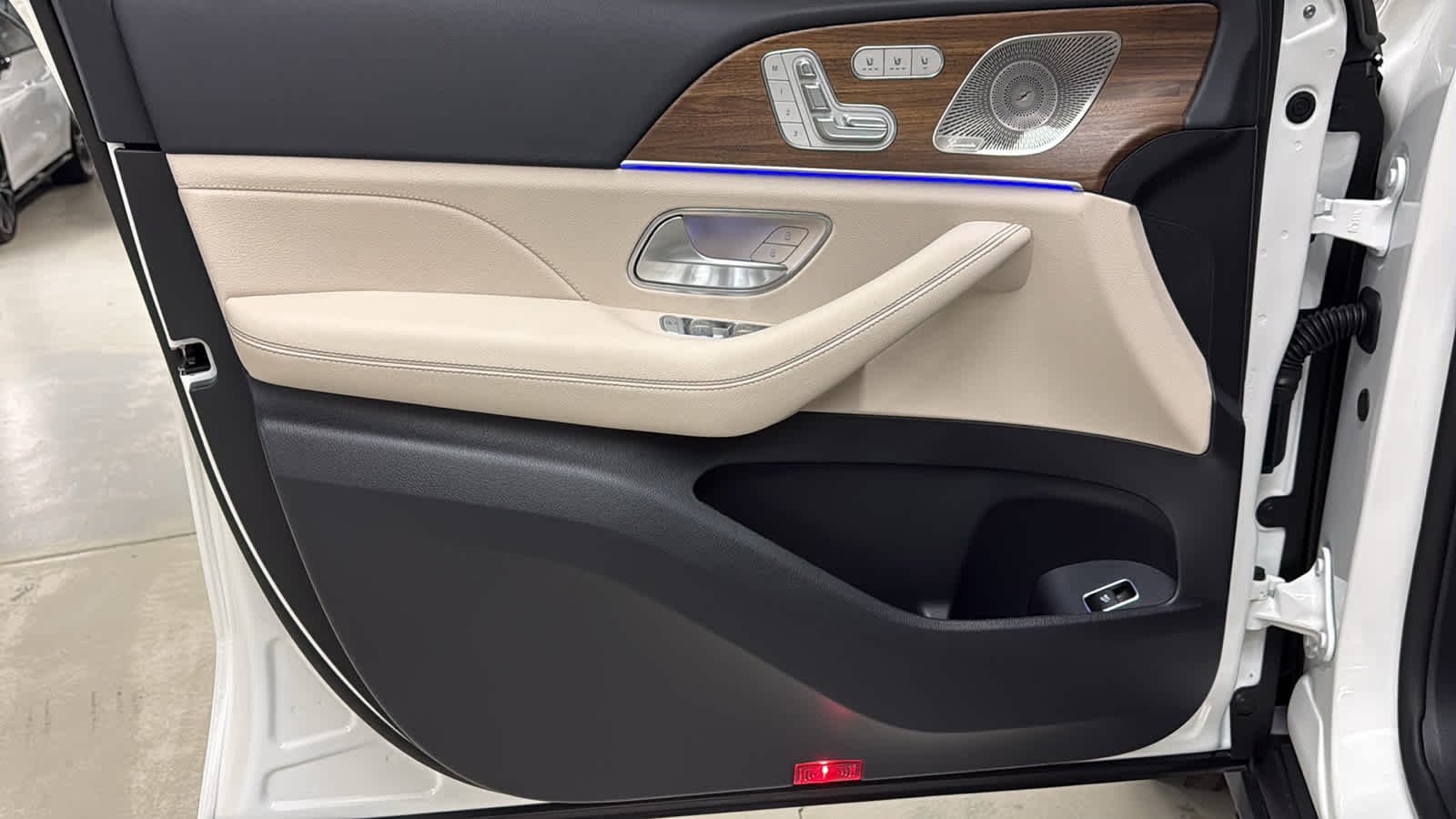 New 2026 Polar White Mercedes-Benz GLS 450 image 15