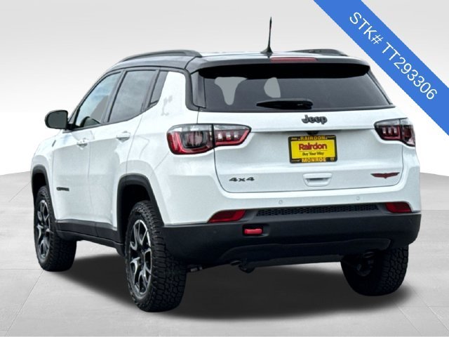 New 2026 Bright White Clear-Coat Exterior Paint Jeep Trailhawk image 4