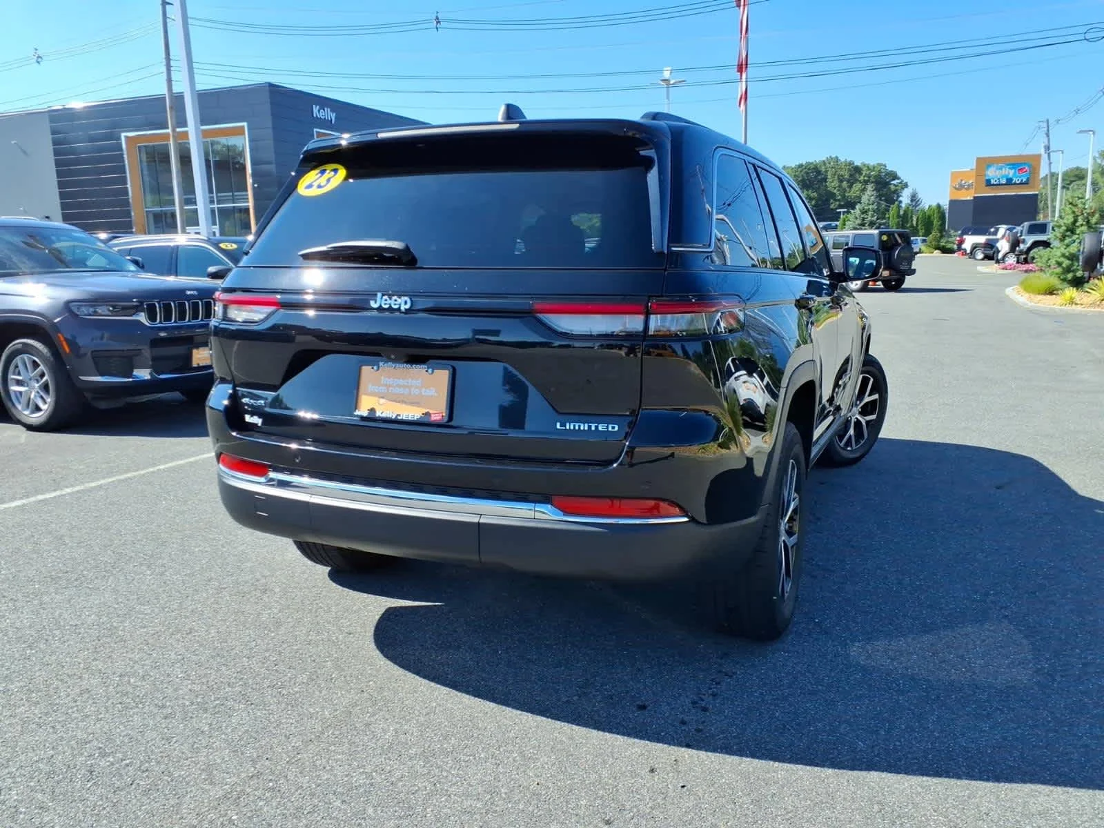 Certified Used 2023 Diamond Black Crystal Pearlcoat Jeep Limited image 8