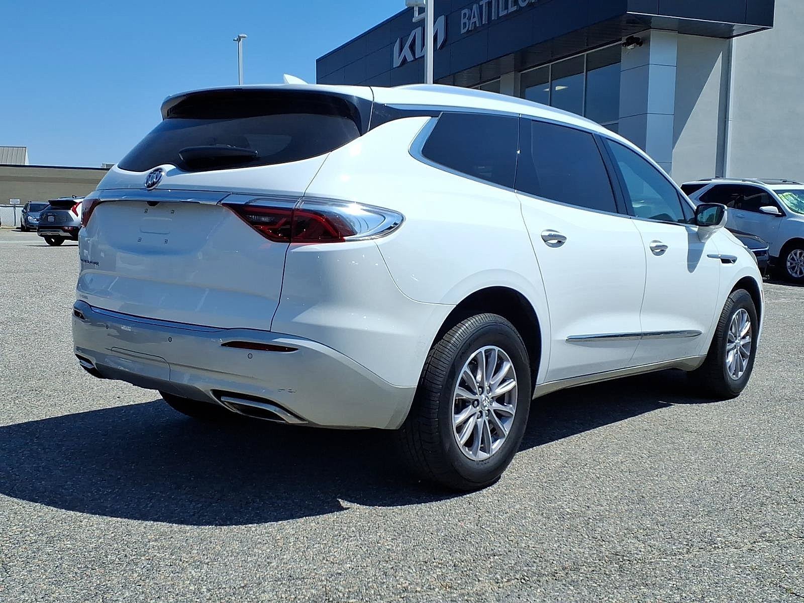 Used 2023 Summit White Buick Essence image 24