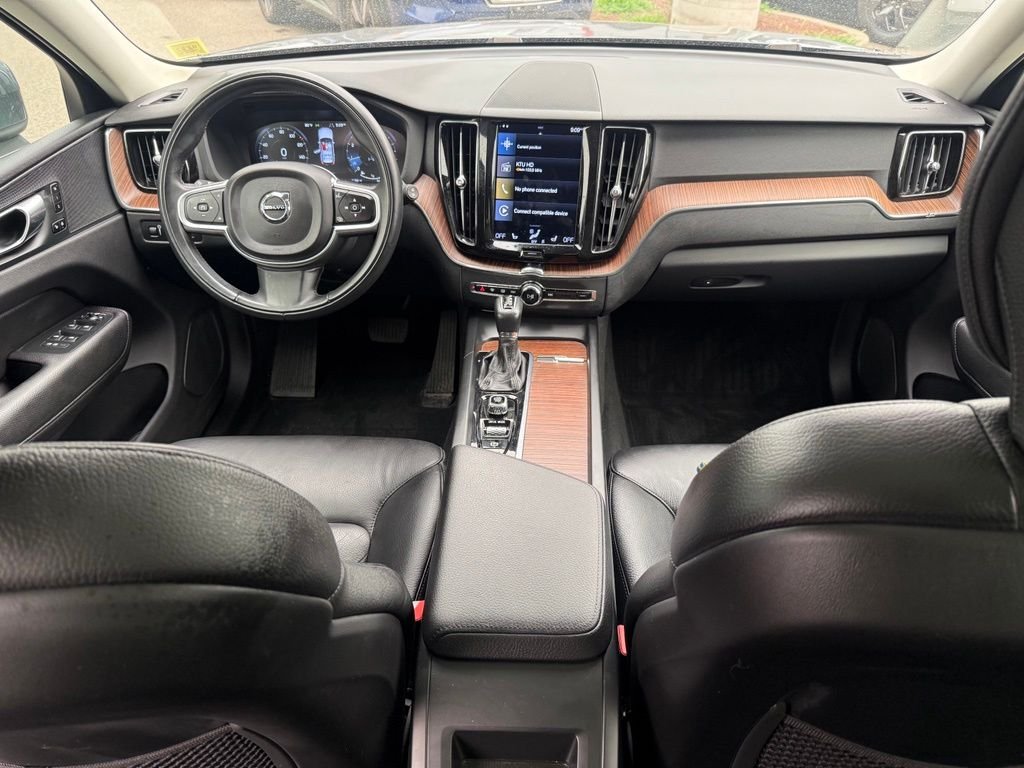 Used 2021 Gray Volvo T5 Momentum image 27