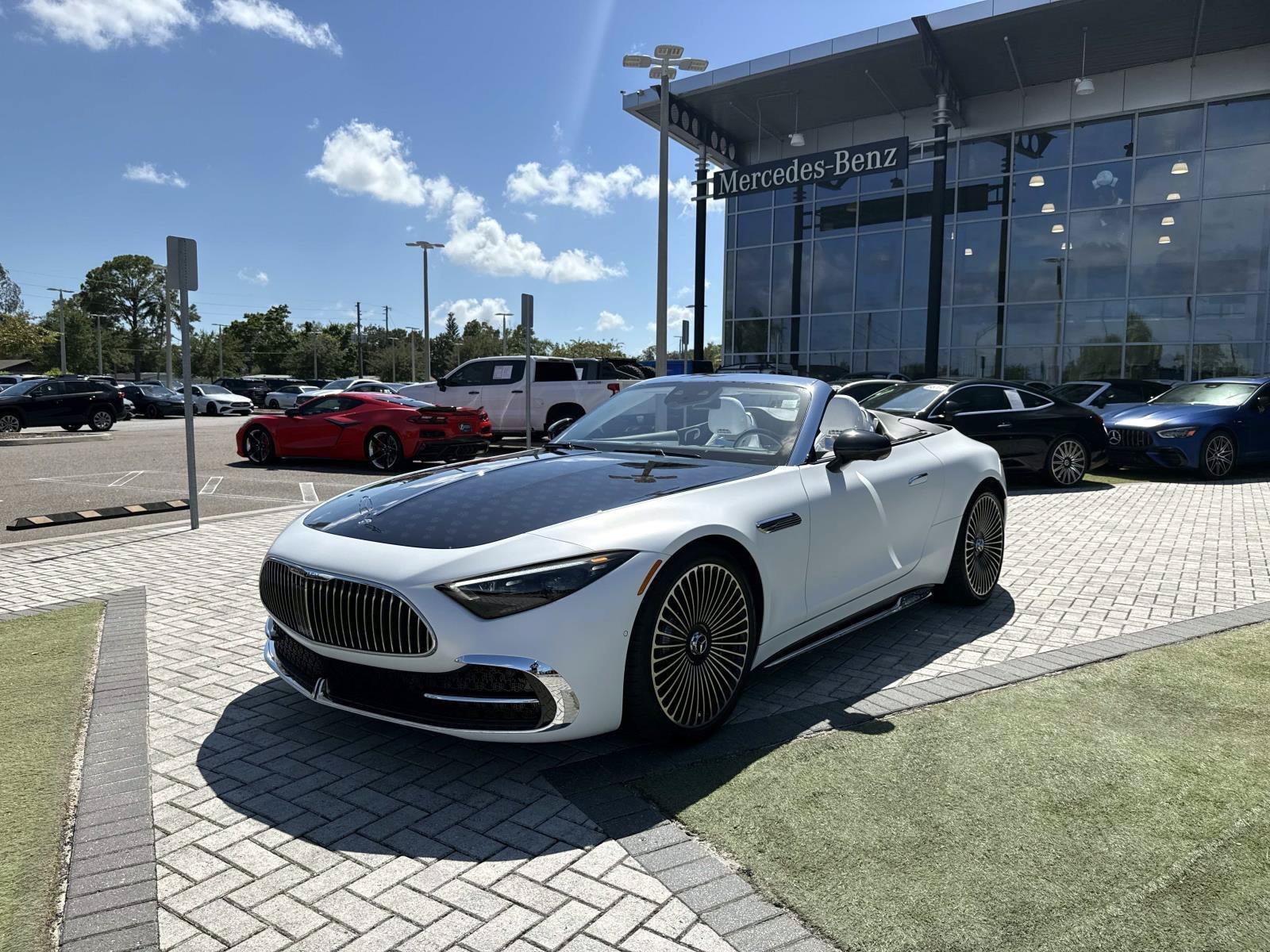 New 2027 Moonlight White Mercedes-Benz Maybach  680 Monogram Series Roadster image 2