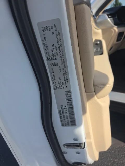 Used 2021 White Jeep Limited 4x4 image 34