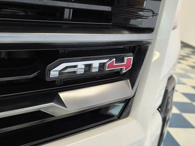 Used 2025 Summit White GMC AT4 image 3