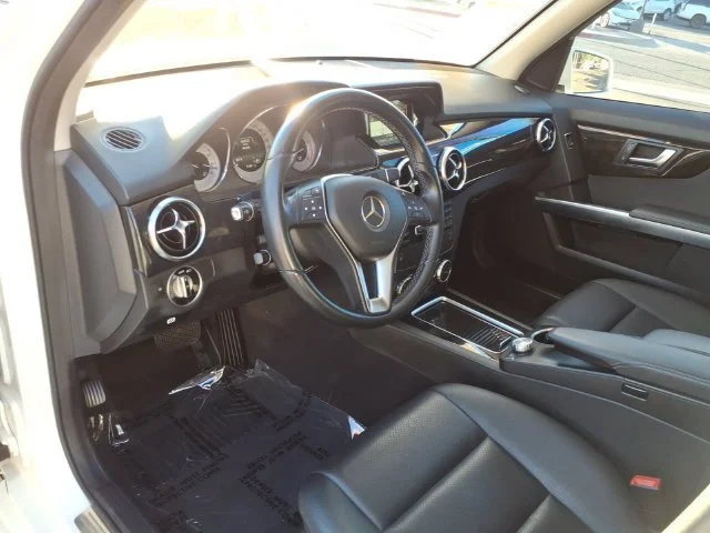 Used 2015 White Mercedes-Benz 4MATIC® image 17