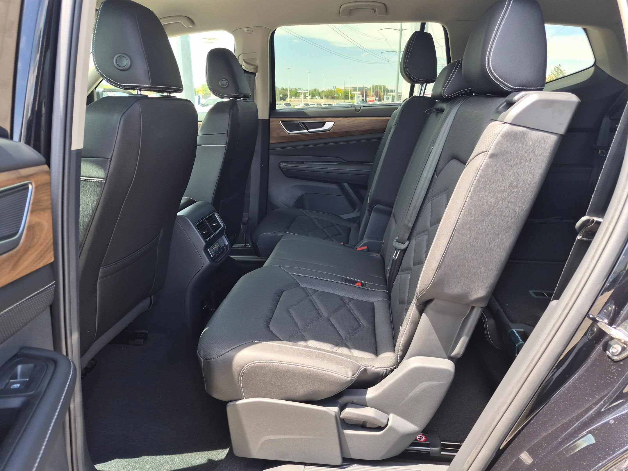 New 2026 Deep Black Pearl Volkswagen 2.0T SE w/Technology image 25