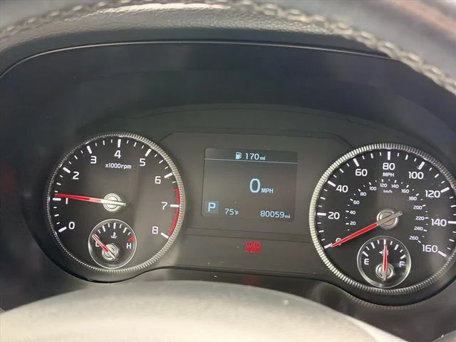 Used 2022 White Kia EX image 23