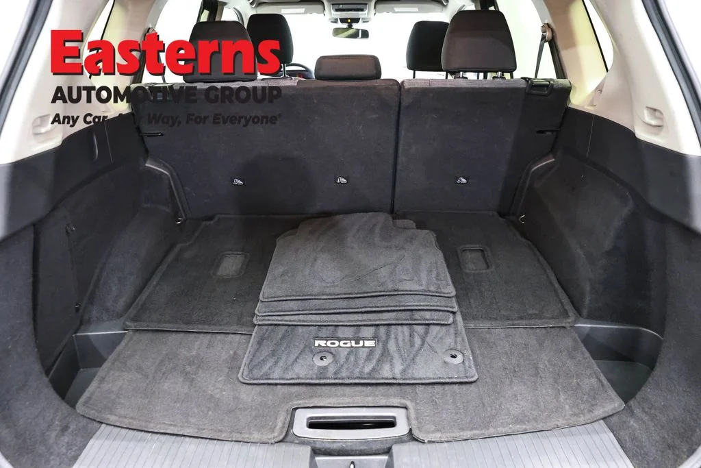 Used 2023 White Nissan SV image 9