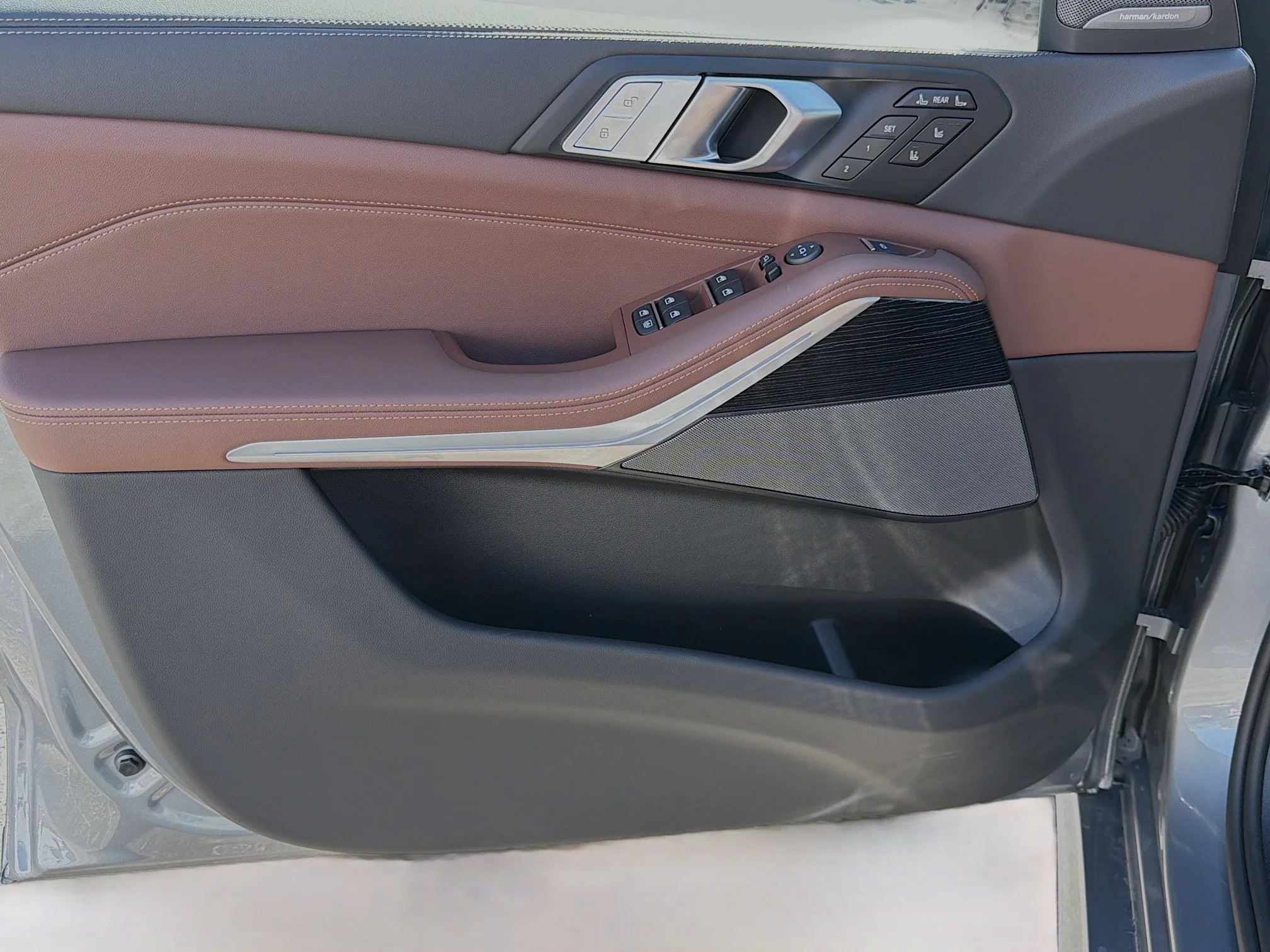 New 2027 Skyscraper Grey Metallic BMW xDrive40i image 21